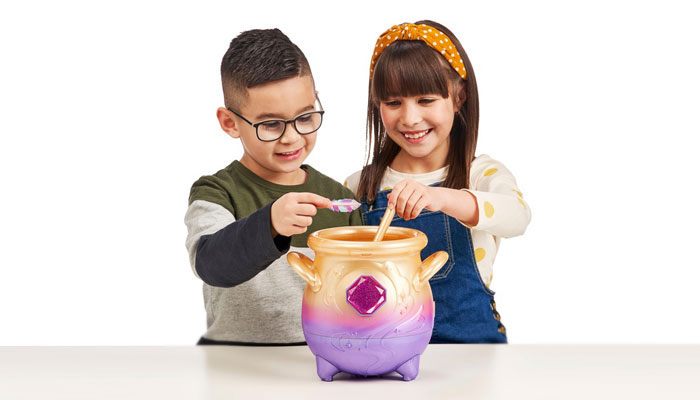 MAGIC MIXIES MAGIC POTION CAULDRON GAME - The Toy Insider